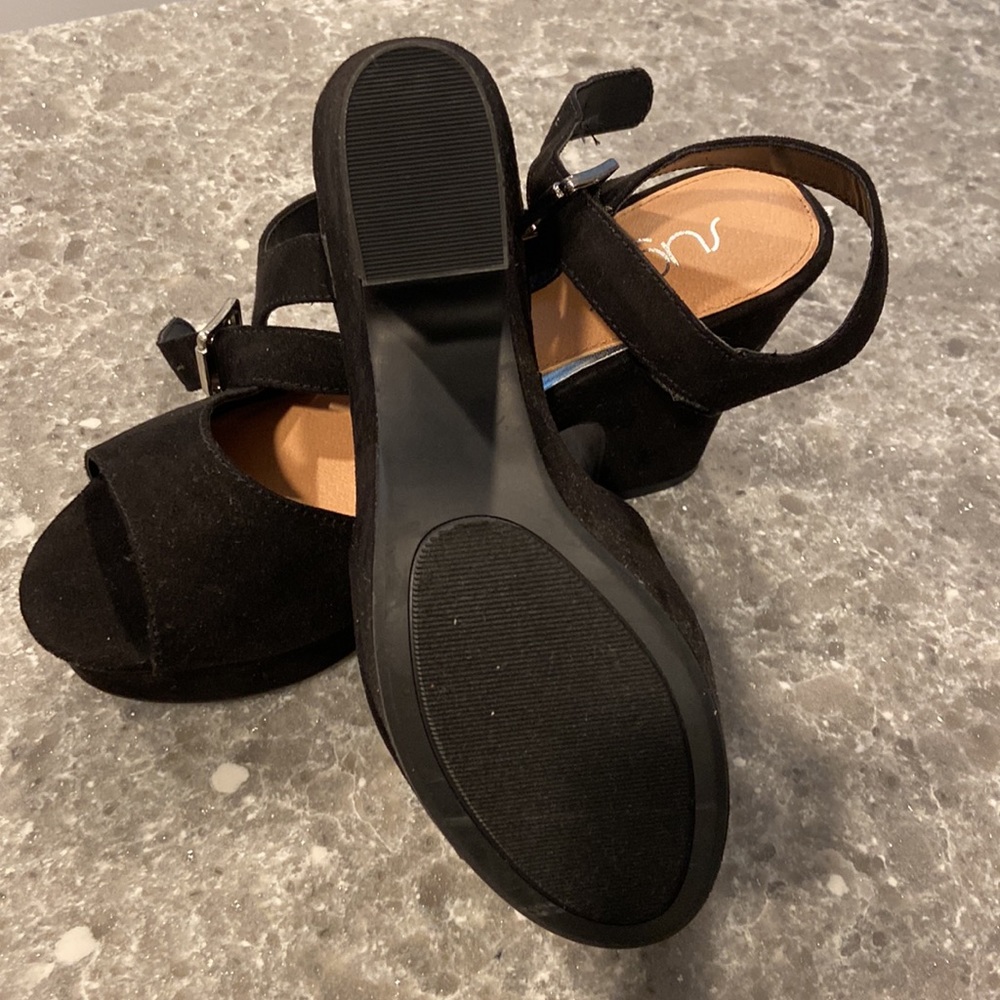 Heels 👠 - Picture 3 of 4